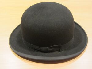 Melonik (sygnowany: „K. Turzyński, Gdynia, ul. Starowiejska”), zakupiony w 1933 r. na  ślub przez Stefana Leśko, gdyńskiego krawca.