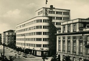 Przedwojenny budynek ZUS-u i Cafe Bałtyk (podczas II wojny światowej – Cafe Berlin), ul. 10 Lutego.