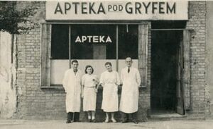 Pracownicy Apteki pod Gryfem.