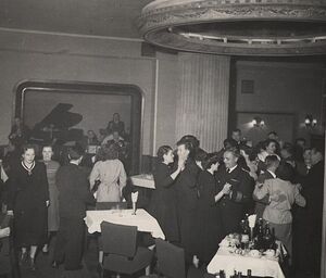 Dancing w Inter Cubie.