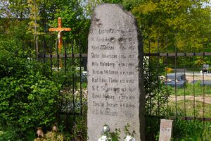 Mogiła 12 marynarzy skandynawskich na cmentarzu w Małym Kacku.