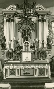 Kościół pw. św. Michała Archanioła – ołtarz główny.