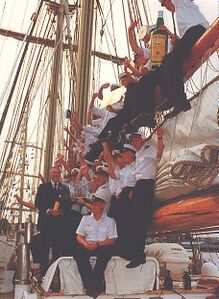 Operacja Żagiel '92 w Gdyni - zwycięzca regat Cutty Sark – szwedzki szkuner GLADAN z załogą.
