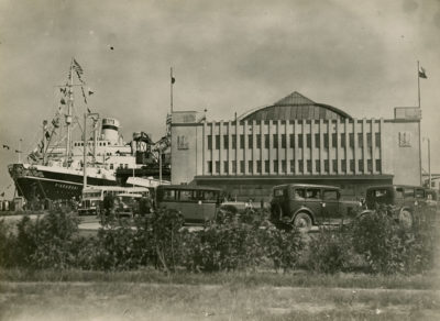 Transatlantyk m/s Piłsudski przy Dworcu Morskim na nabrzeżu Francuskim