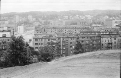 Widok z Kamiennej Góry na miasto w rejonie skrzyżowania ul. Obrońców Wybrzeża z ul. Słowackiego, Świętojańską i Władysława IV