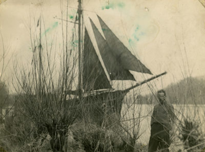 Statek m/v „Garlandstone” za zaroślami