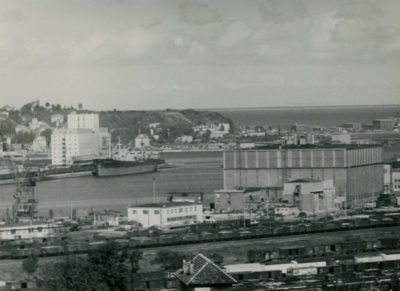 Bez tytułu (Panorama portu w Gdyni ? basen Marszałka Piłsudskiego)