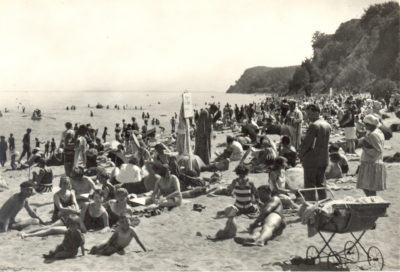 ?Gdynia. Plaża nad Bałtykiem?