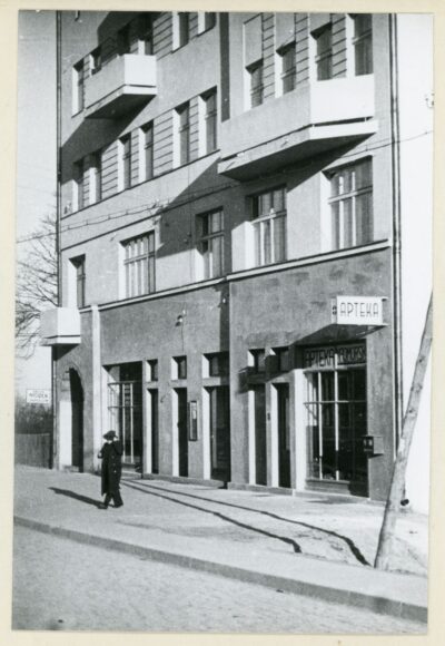 Apteka „Nadmorska” przy ul. Orłowskiej 55, której właścicielem był Alojzy Szkodowski