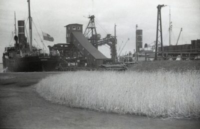 Port w Gdyni, nabrzeże Duńskie. Taśmociąg do przeładunku węgla