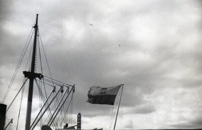 Port w Gdyni. Polska bandera handlowa