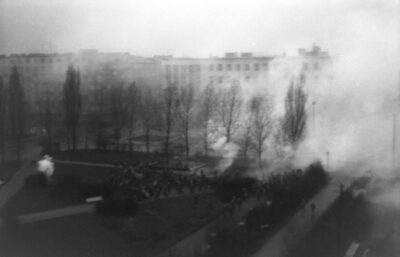 Protesty robotników gdyńskich 17 grudnia 1970 roku  przed Prezydium Miejskiej Rady Narodowej (obecnie Urząd Miasta)