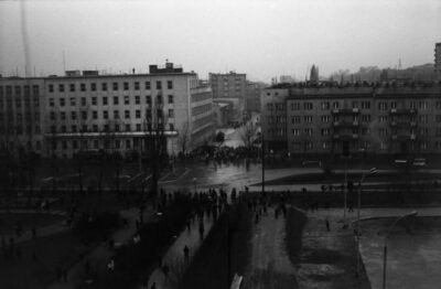 Protesty robotników gdyńskich 17 grudnia 1970 roku  przy Prezydium Miejskiej Rady Narodowej (obecnie Urząd Miasta)