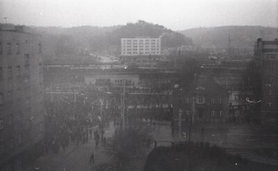 Protesty robotników gdyńskich 17 grudnia 1970 roku w rejonie przystanku SKM Gdynia Wzgórze Nowotki (obecnie św. Maksymiliana)