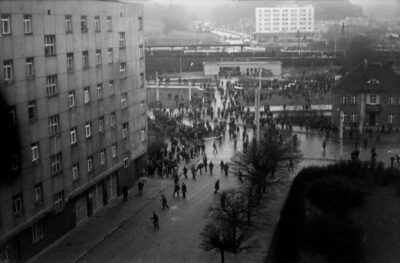 Protesty robotników gdyńskich 17 grudnia 1970 roku  w rejonie przystanku SKM Gdynia Wzgórze Nowotki (obecnie św. Maksymiliana)