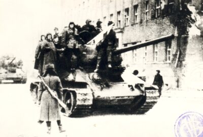 Czołgi I Brygady Pancernej im Bohaterów Westerplatte  na ul. Świętojańskiej w  Gdyni